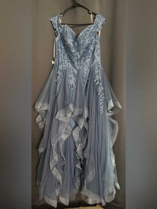 JJs House Dresses & Skirts - JJs House- Ball-Gown/Princess Off-the-Shoulder Size 12
